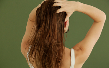 頭皮がたるむ?たるむと顔は◯cm下がる!