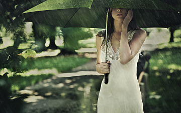 梅雨の髪の広がりは、防ぐことができます!